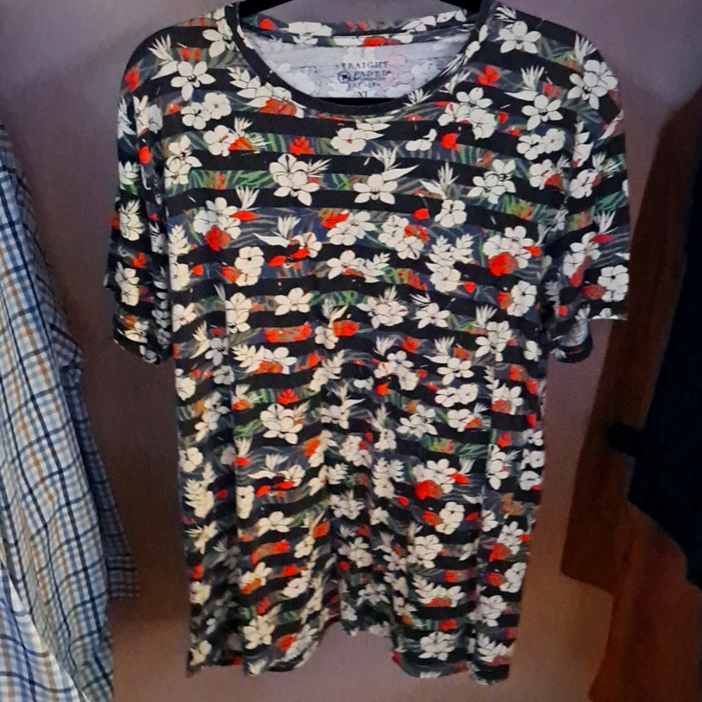 Straight Faded Medium M Black  Floral Aloha Theme T-Shirt Short Sleeve